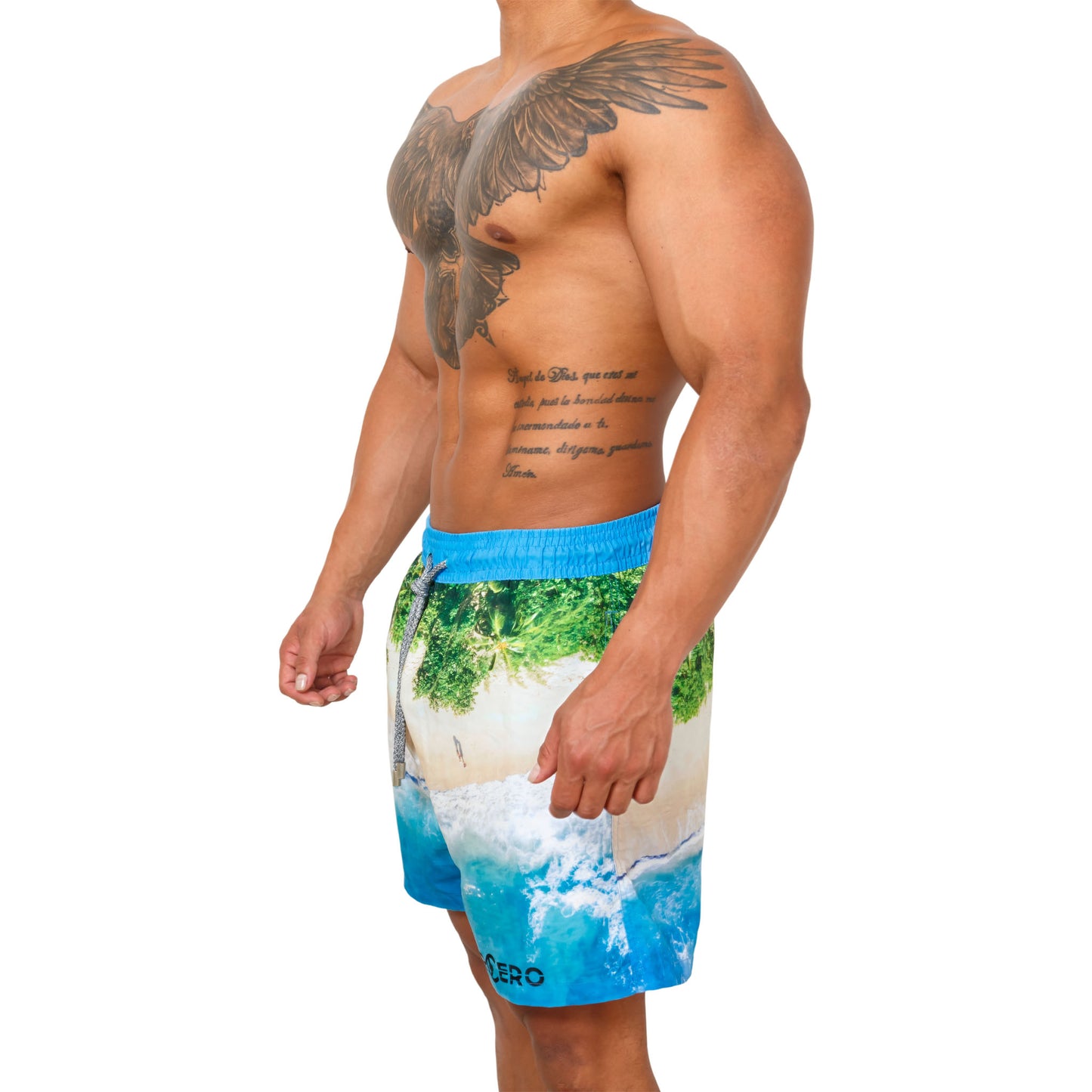BADESHORTS ISLA DULCE MIT STRAND-FOTO