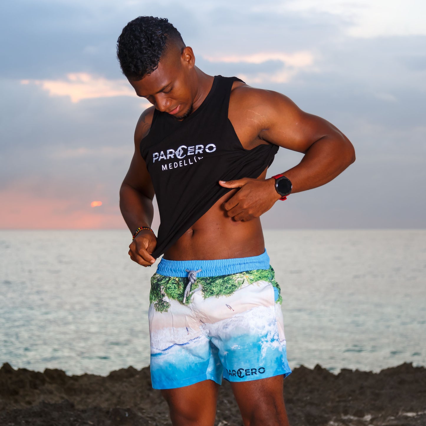 BADESHORTS ISLA DULCE MIT STRAND-FOTO