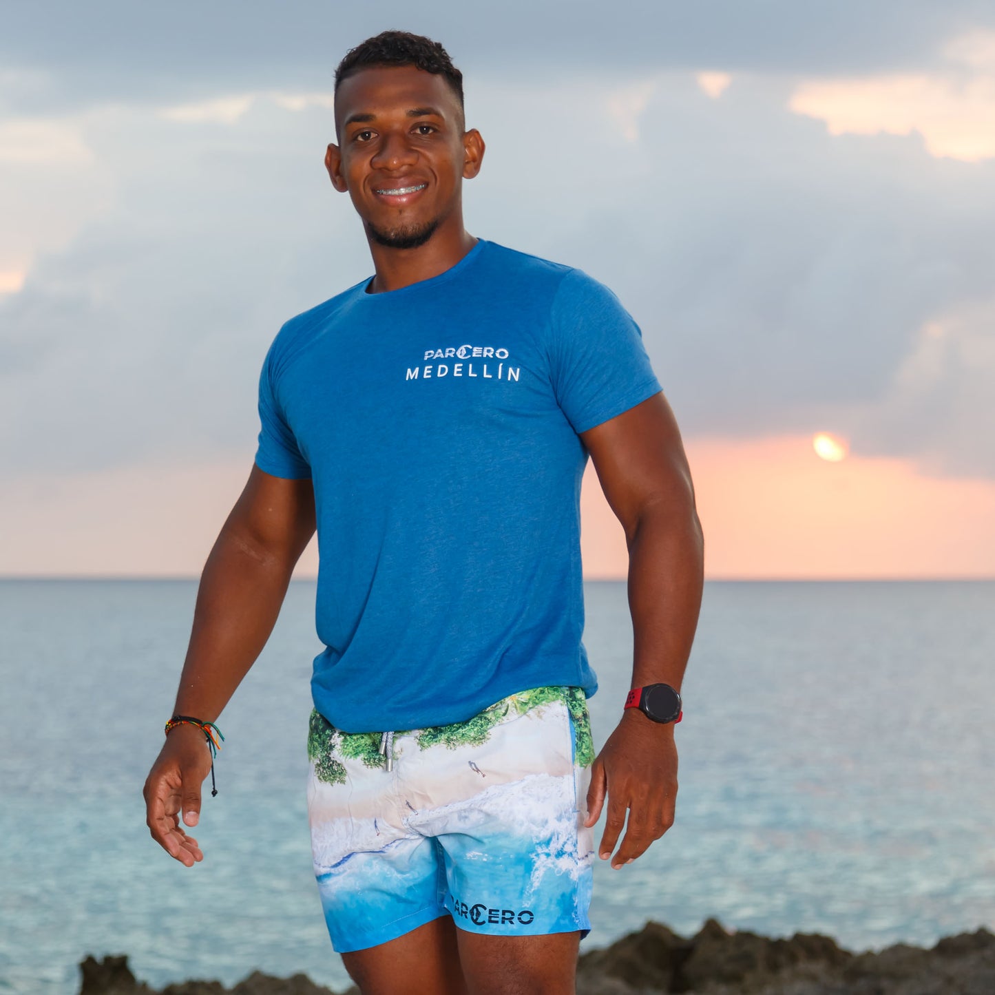 T-SHIRT AUS PIMA BAUMWOLLE MIT KLEINEM LOGO